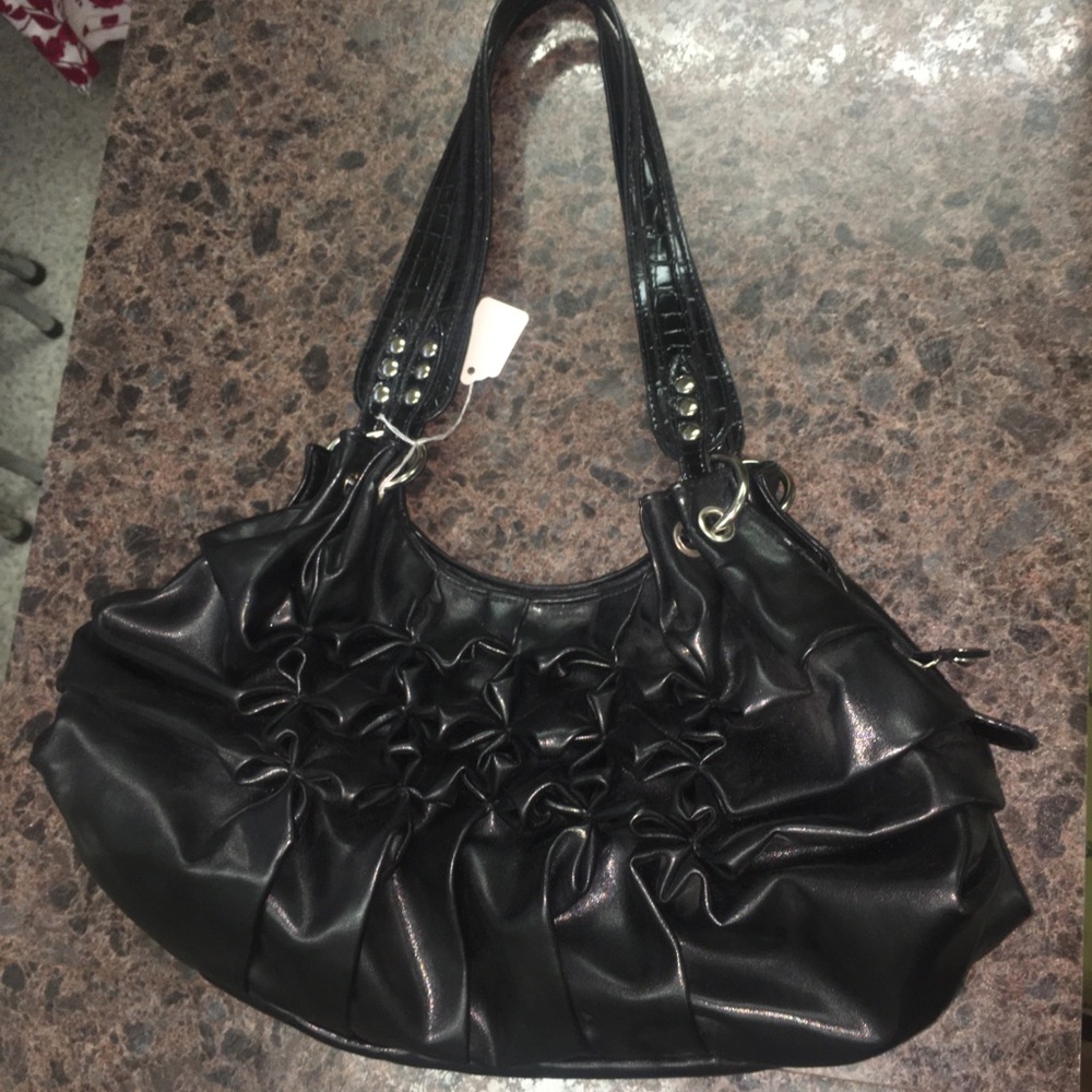 Black Women's Ruffled Shoulder Bag